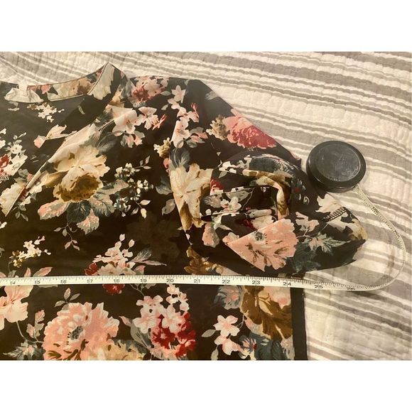 Floral Stretchy Mesh V-Neck Collarless Partial Button Down Blouse Size 2X​ - Picture 4 of 5